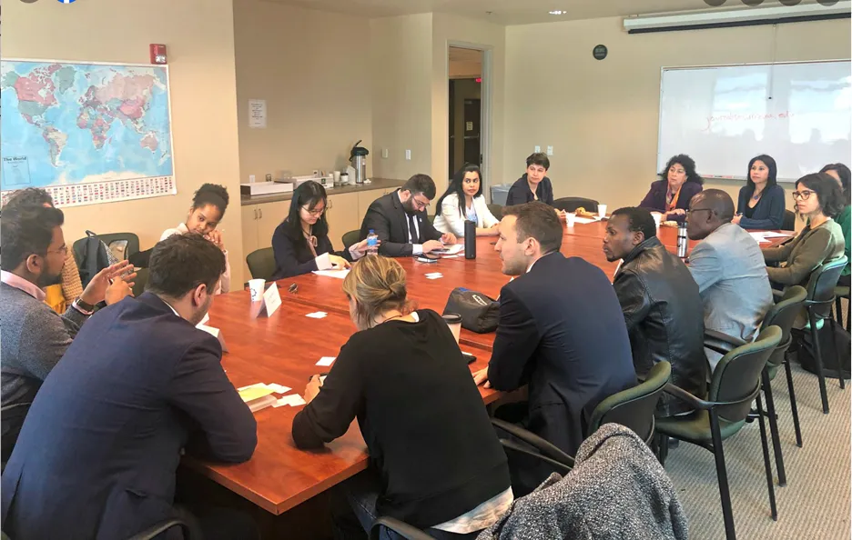 Murrow Program Fellows discuss journalism in a conference room